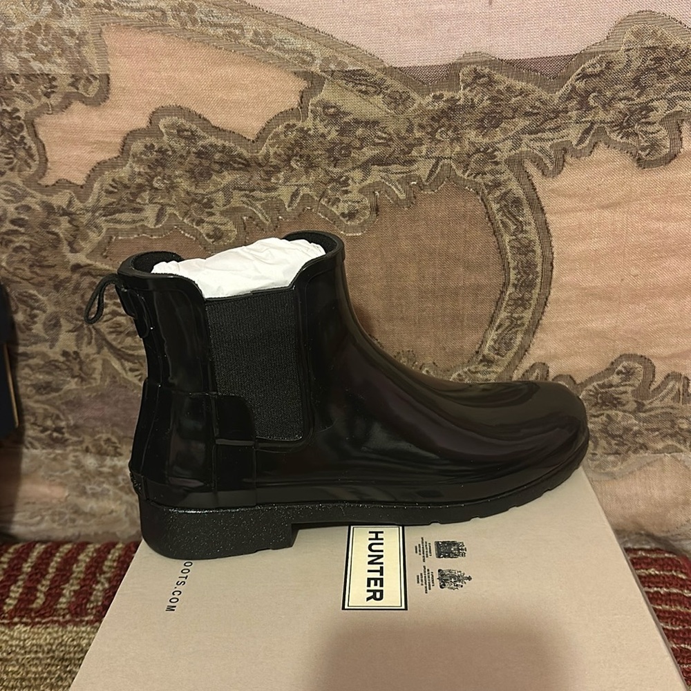 Women's Refined Gloss Chelsea Boots Size 10